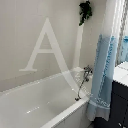 1 Garage Piscine A 100 Metres * Sete